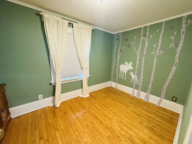 Building Photo - Charming 3-Bedroom Oasis with Elegant Touches & Finished Basement on Washburn Ave!