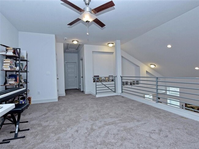 Building Photo - 2225 Maxwell Ln