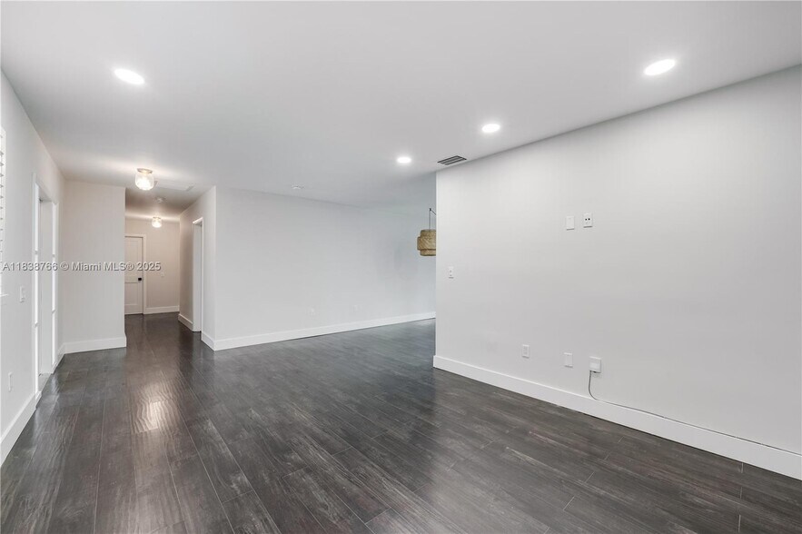 Building Photo - 6700 SW 49th Ter