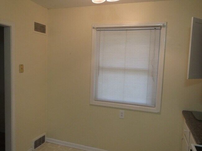 Building Photo - 1409/1411 E. Court