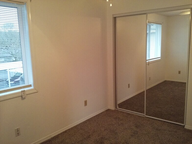 Building Photo - 3305 Vittoria Way