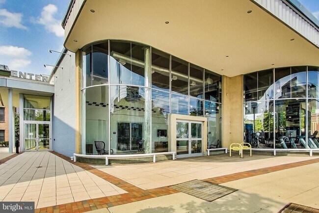 Building Photo - 4550 Longfellow St