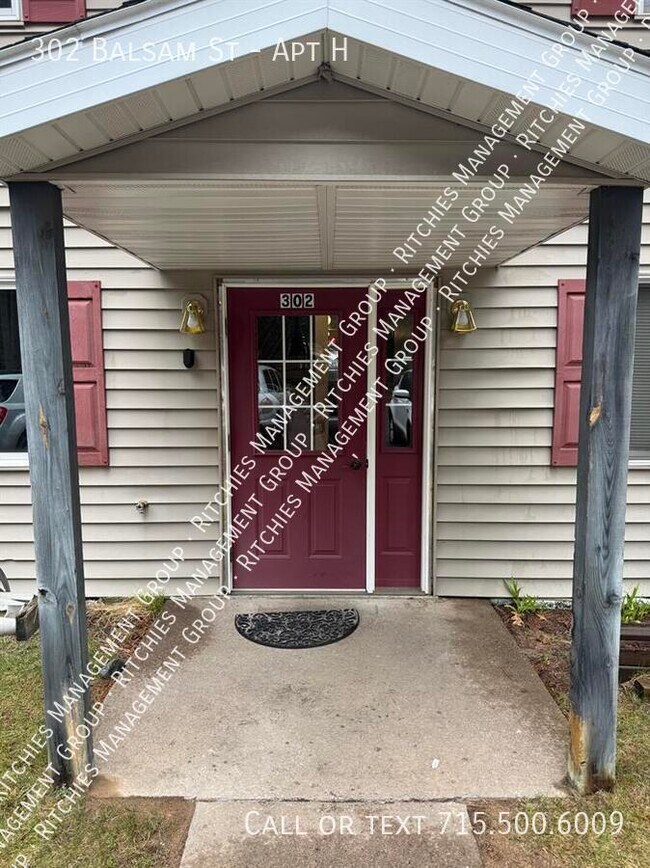 Building Photo - 302 Balsam St