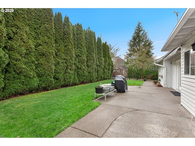 Building Photo - Updated One-Level Home with Vaulted Ceilin...