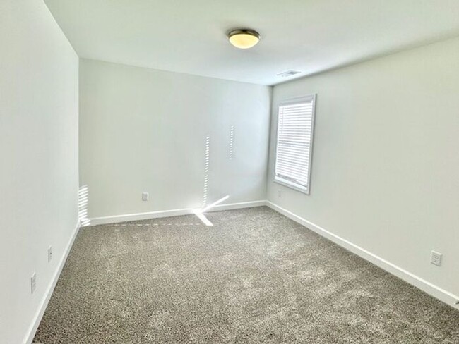 Building Photo - Move - In Special! Now Leasing a 4-Bedroom...