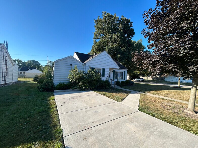 Primary Photo - 302 E Indiana Ave