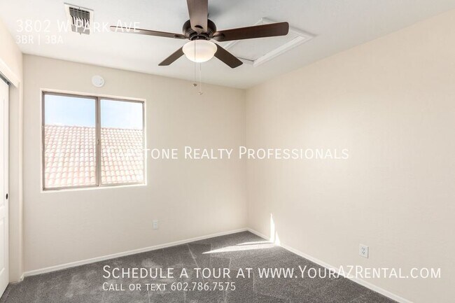 Building Photo - Beautiful 3 bedroom 2.5 bath home with pri...