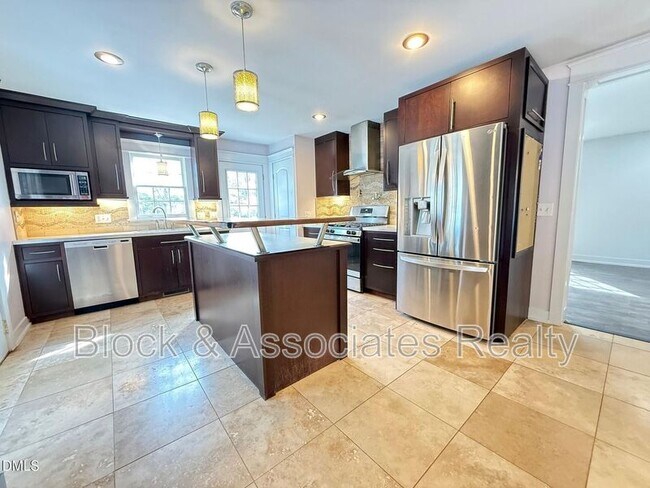 Building Photo - 121 Marilou Ln