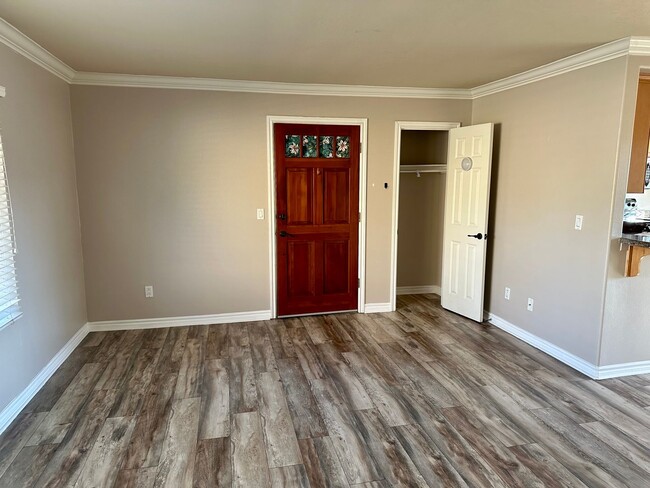 Building Photo - Private upstairs 2 bedroom 2 bath condo in...