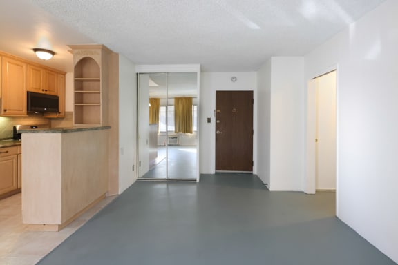 Building Photo - 250 Linden Ave