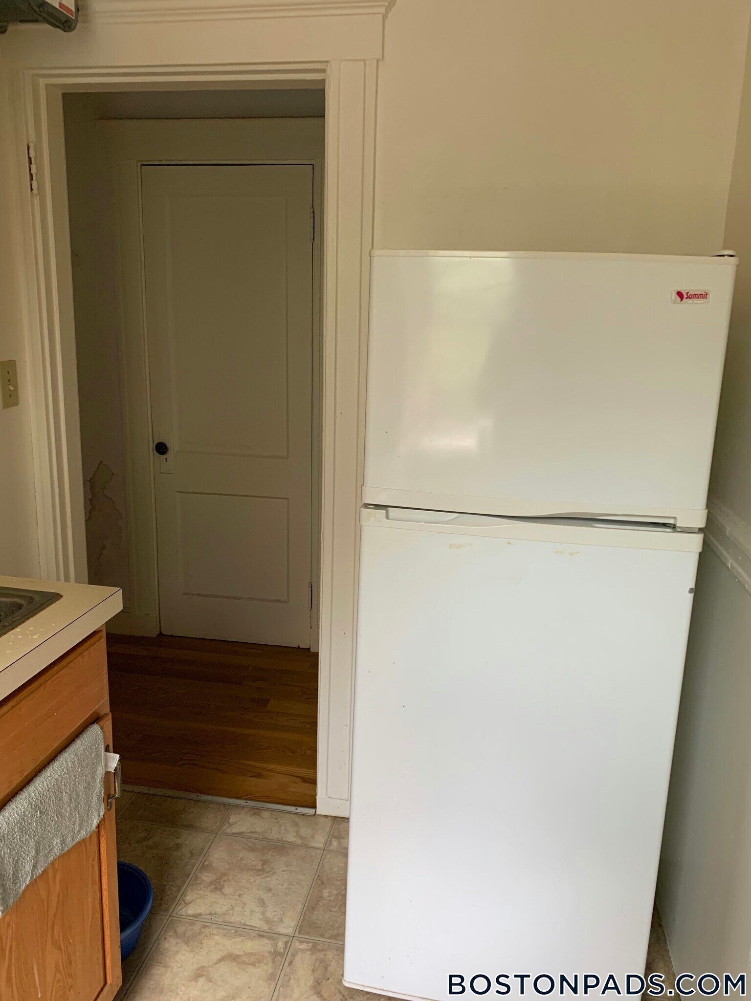 Building Photo - 137 Park Dr