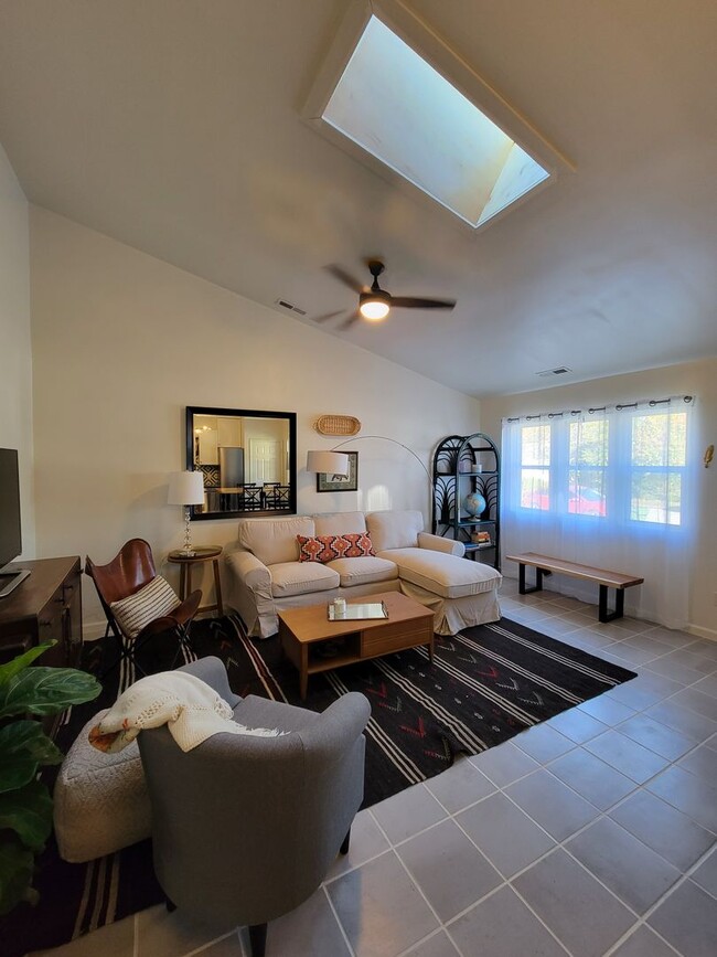 Building Photo - CAROLINA PLACE - Within minutes to Downtow...