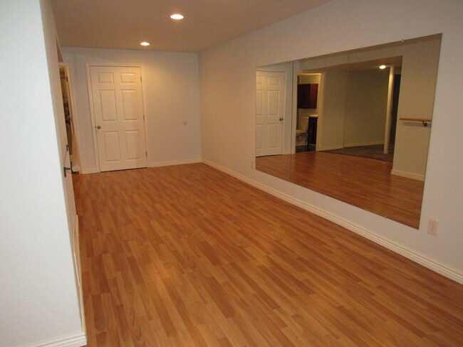 Building Photo - Rare Bradburn Single Family home including Carriage house