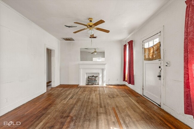 Building Photo - 3814 Lakeshore Dr