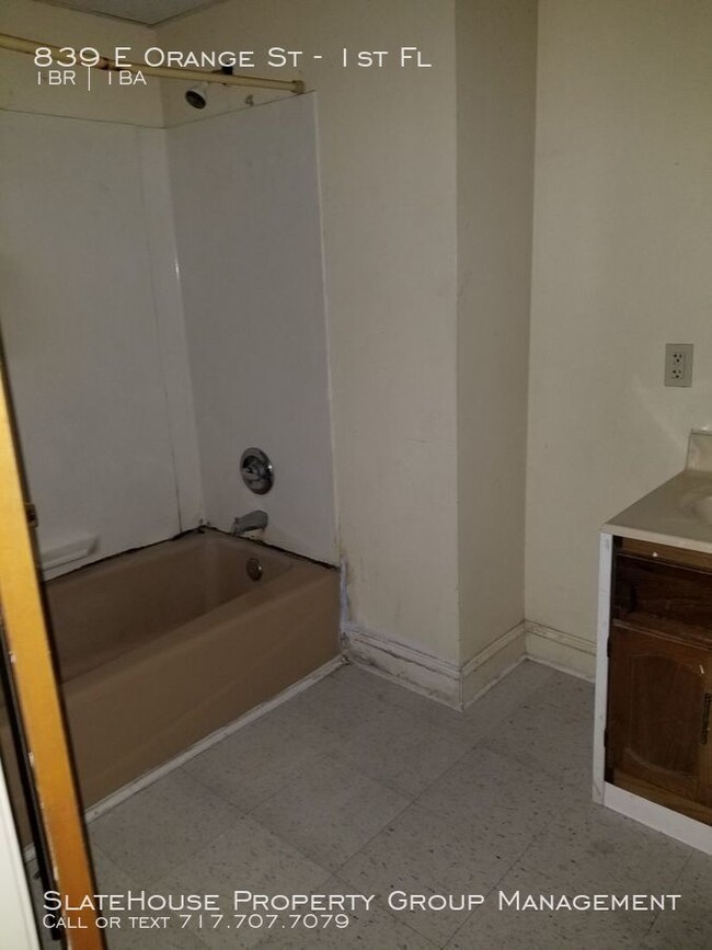 Building Photo - 1 Bedroom unit on first floor