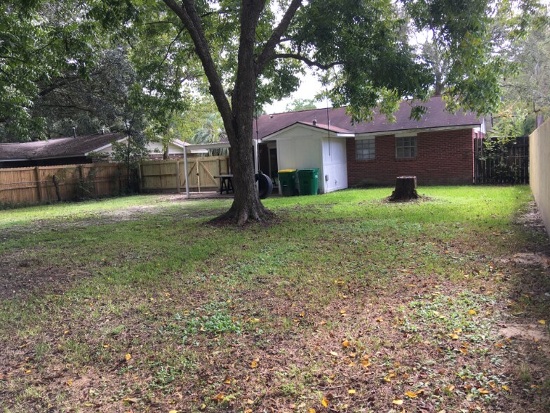 Building Photo - 7631 Lexington Dr