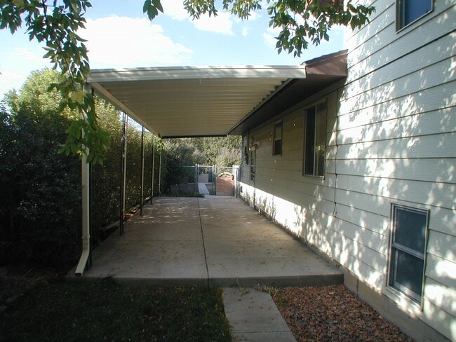 Building Photo - House For Lease
