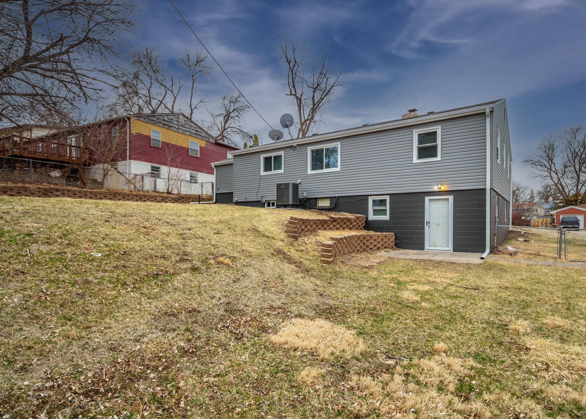 Building Photo - 1218 Sunset Dr