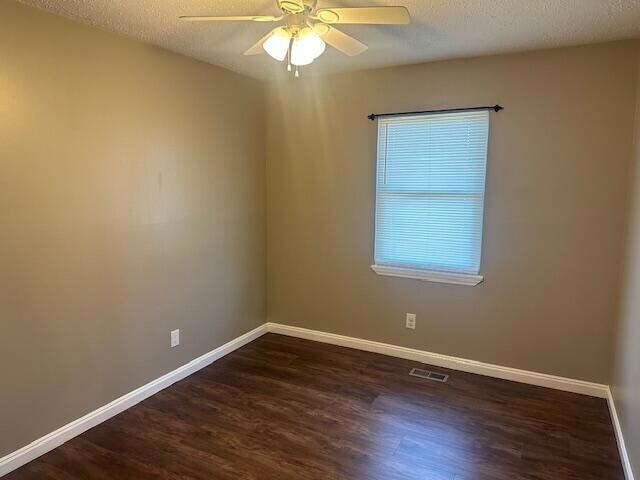 Building Photo - 5025 Lake Cir Dr NE