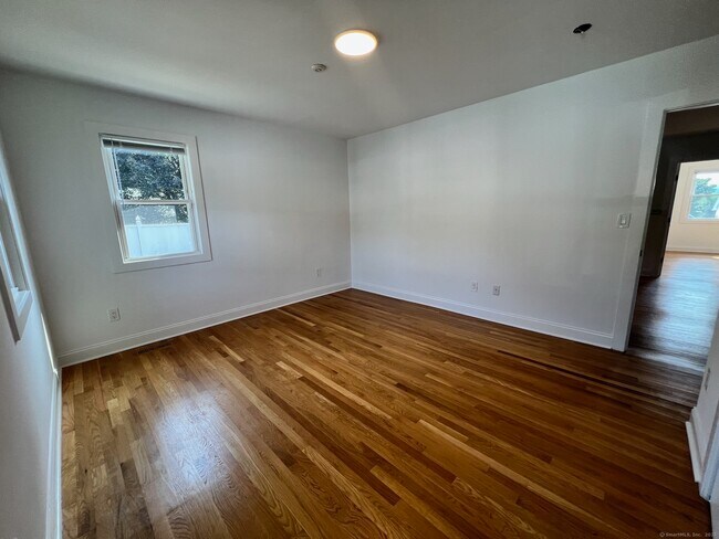 Building Photo - 56 N Spring St