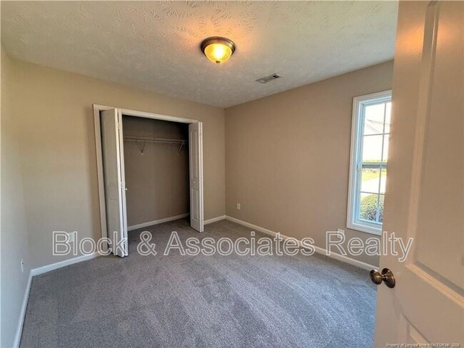 Building Photo - 402 Colonist Pl