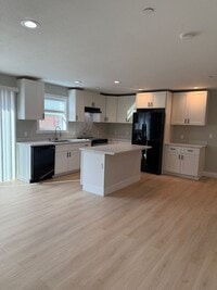 Building Photo - 644 Green St