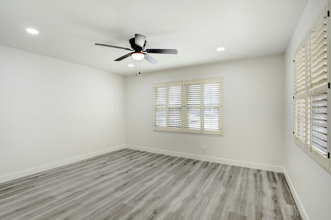 Building Photo - 1745 N Holbrook St