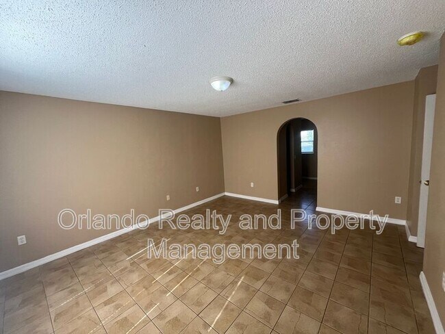 Building Photo - 204 Canterbury Ct