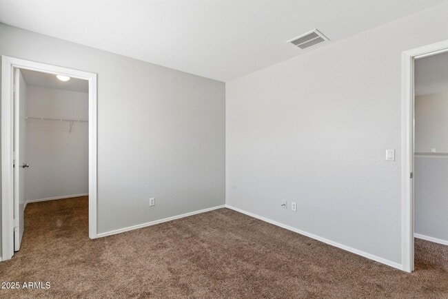 Building Photo - 11546 W Schleifer Dr