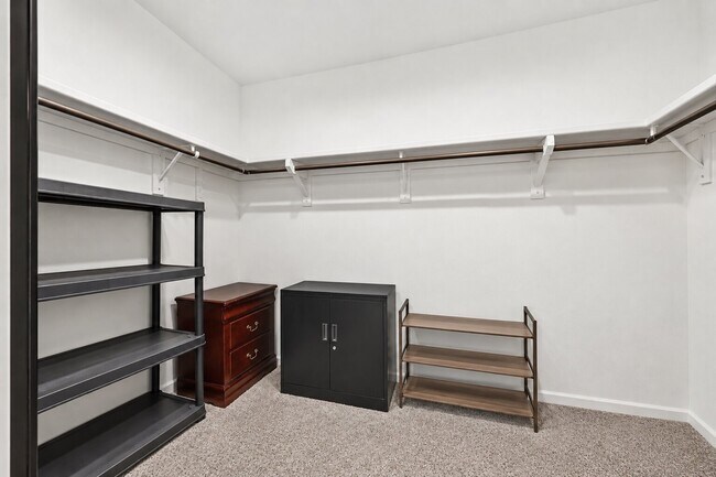 Building Photo - 5630 Vintage Oakmont Dr