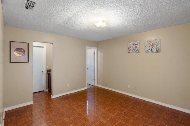 Building Photo - 418 Declaration Dr