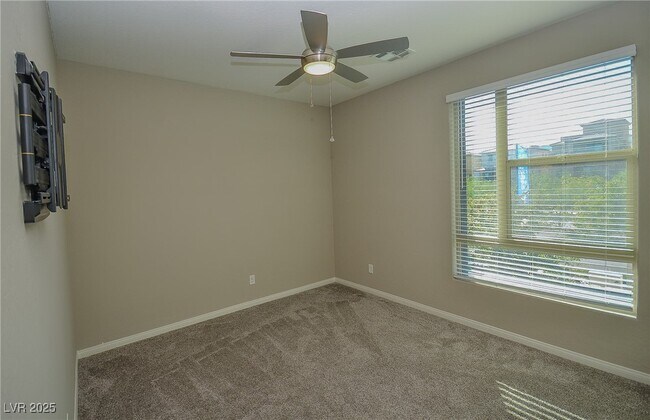 Building Photo - 541 Tokopah Falls St
