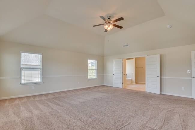 Building Photo - 5014 Vine Ln