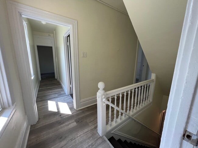 Building Photo - 4 Bedroom + Office Home in Allentown!
