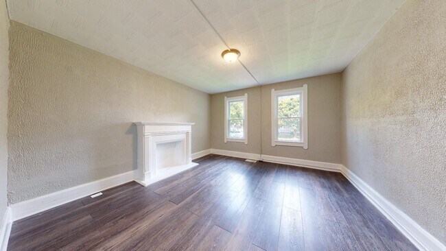 Building Photo - Clark/Fulton - 4 bed/1 bath - Single Family Home