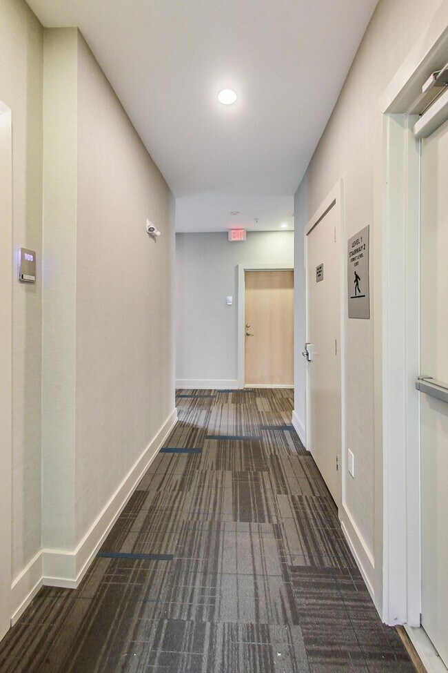 Building Photo - Gorgeous 2 bedroom 2 bath condo just steps from Columbia Hgts center $3,550