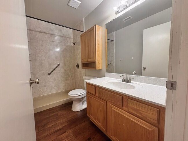 Building Photo - Available Now! Charming and Contemporary 3...