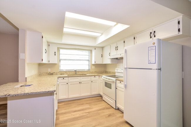 Building Photo - 980 Butia St