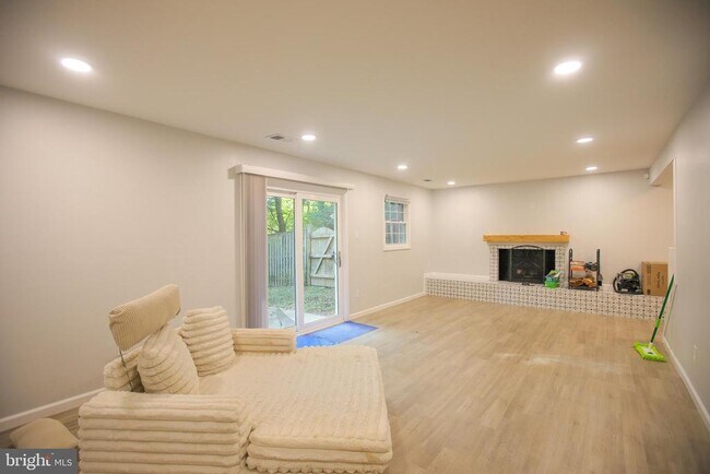 Building Photo - 4752 Carterwood Dr
