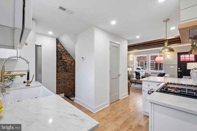 Building Photo - 924 Cantrell St