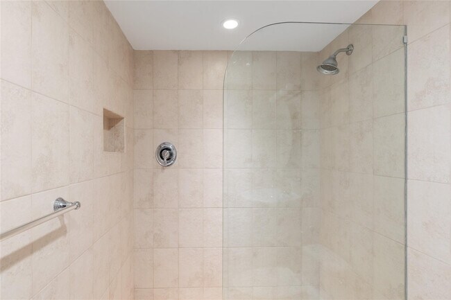 Building Photo - 2731 NE 14th Street Causeway