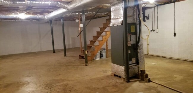 Building Photo - 60 Lorraine St