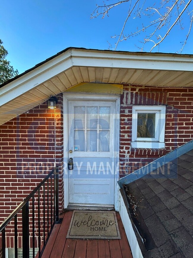 Building Photo - One bedroom apartment across from Lee University!