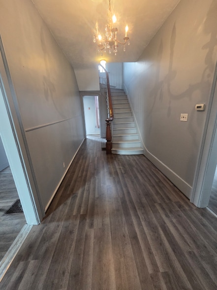 Building Photo - 332 De Soto St