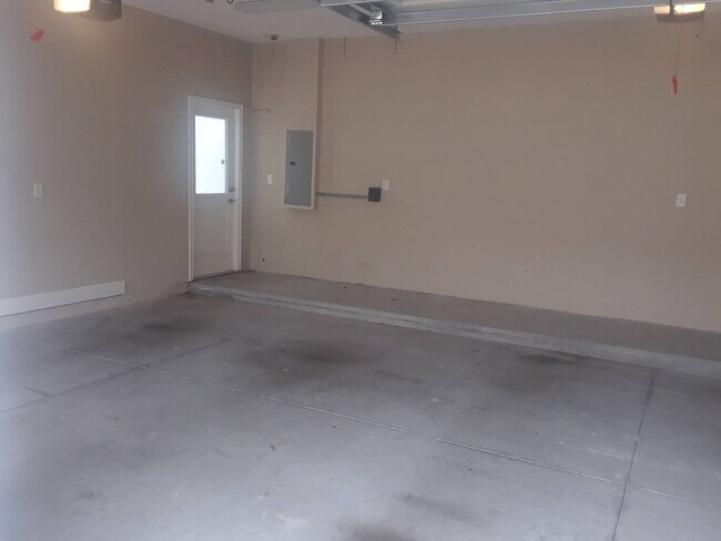 Building Photo - Modern Luxury Townhome in Prime Downtown Orlando Location