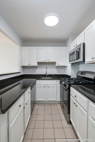 Primary Photo - 1410 Columbia Rd
