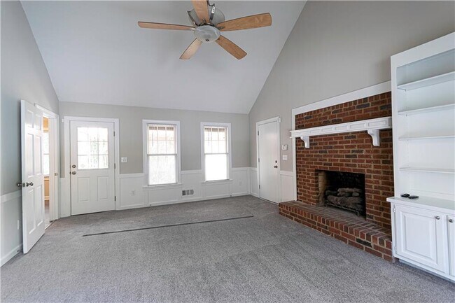 Building Photo - 3165 Henderson Walk