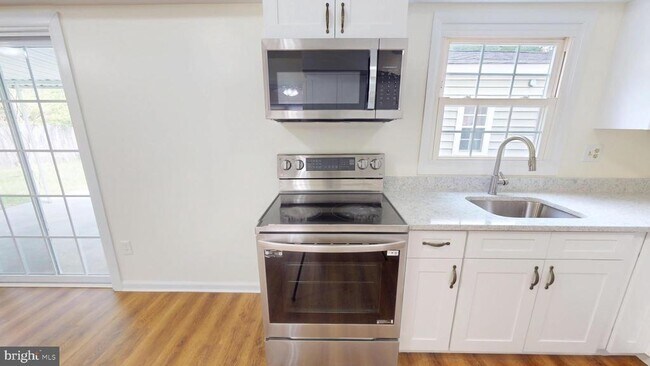 Building Photo - 4025 Chelmont Ln