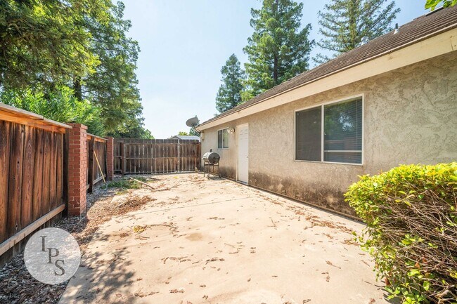 Building Photo - Fresno NorthEast Home, 3BR/2BA, Built 1989 – Across the street from Maple Creek Elementary!