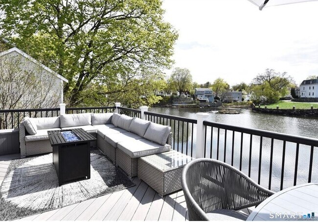 Building Photo - 285 East Ave